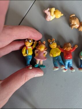 Arthur Figurine Set